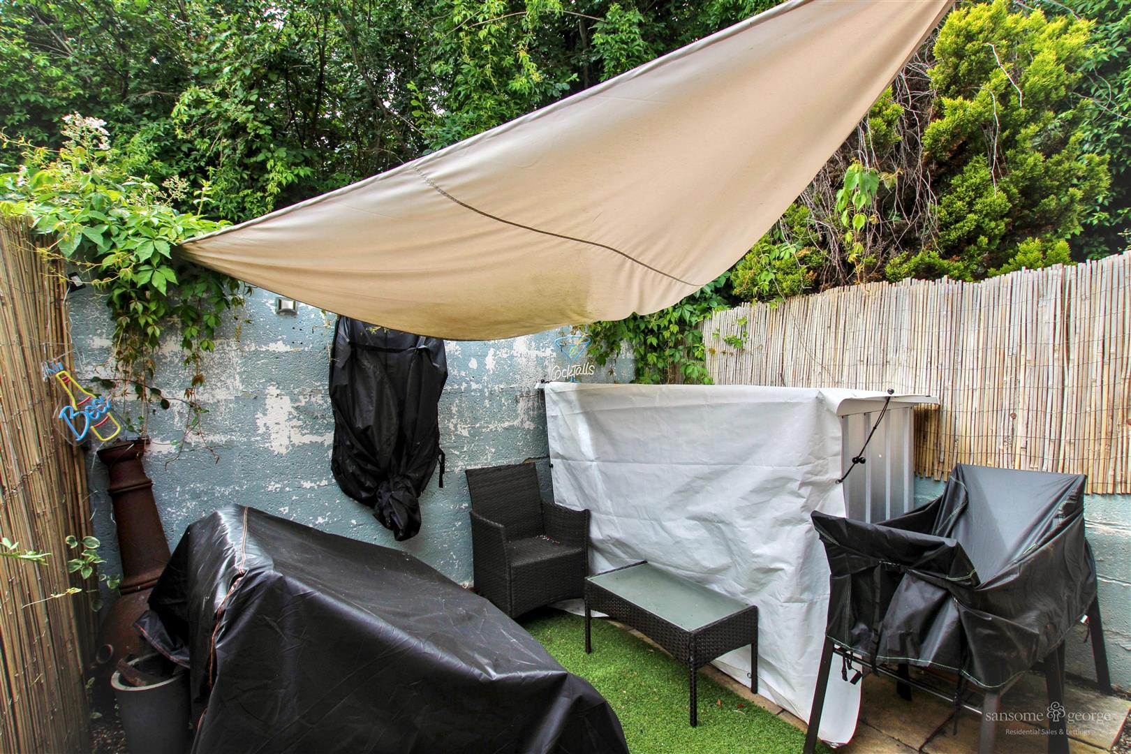 2 bed property in Little Street, Reading